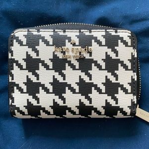 Brand New Kate Spade Houndstooth Zip Wallet